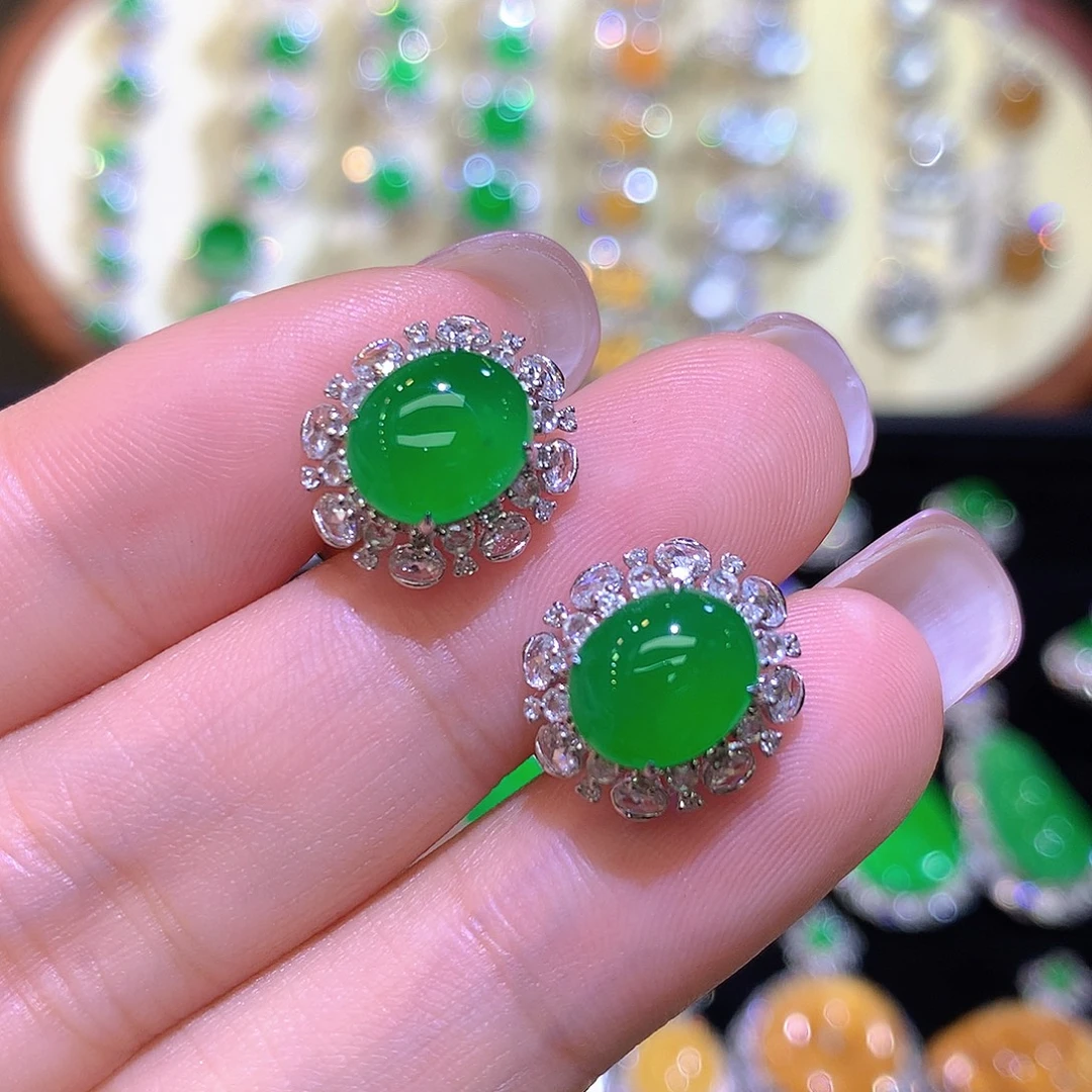 翡翠18K金镶嵌耳饰高冰满绿蛋面耳包