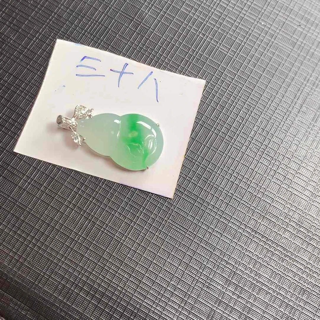 翡翠颈饰18K金镶嵌翡翠