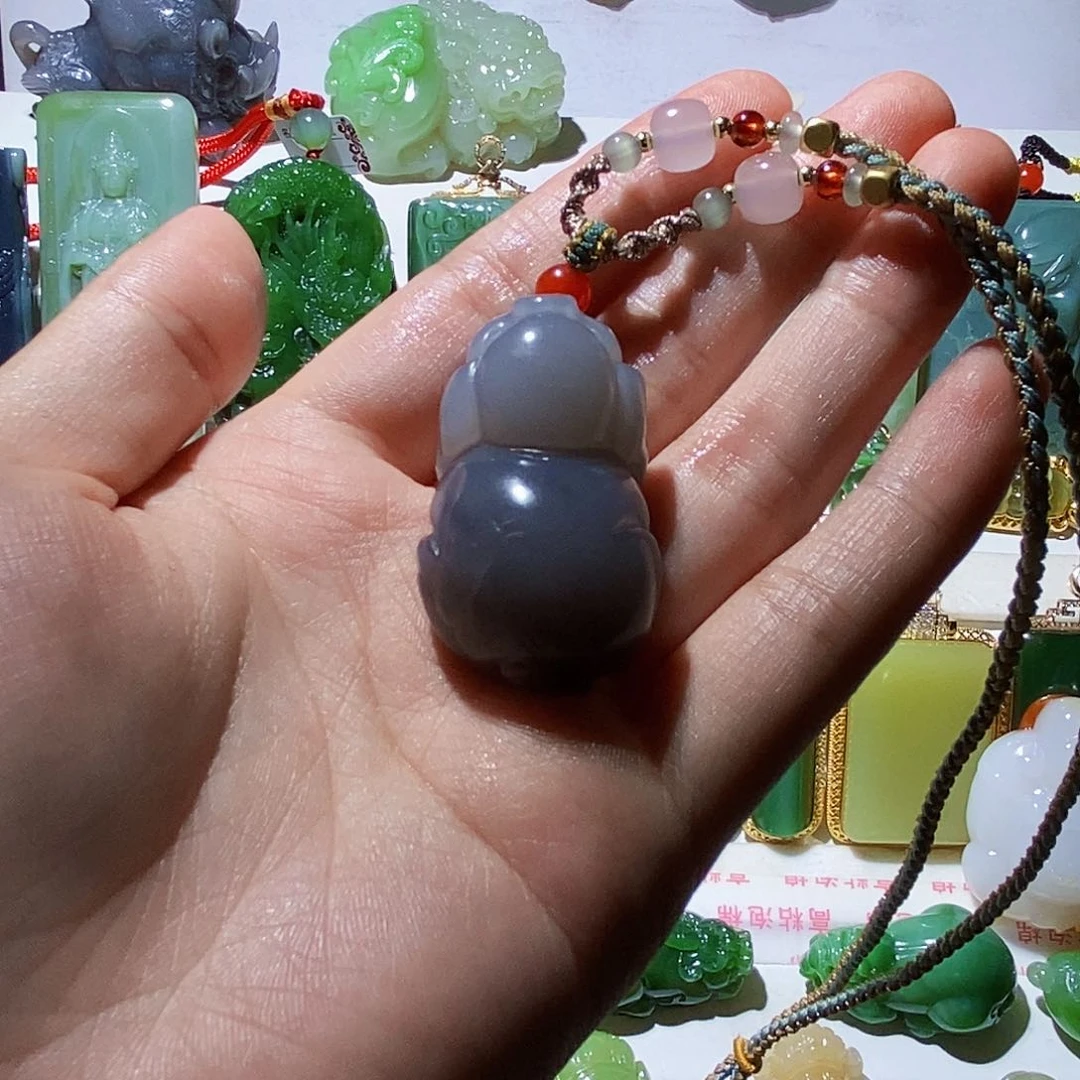 大***粒和田玉未镶嵌颈饰