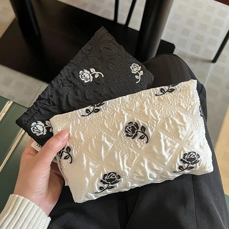 小众玫瑰小号化妆包小手拿包便携笔袋手机包内胆包钱包收纳袋百搭