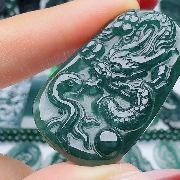 翡翠未镶嵌颈饰天然的A货翡翠多样性发其一