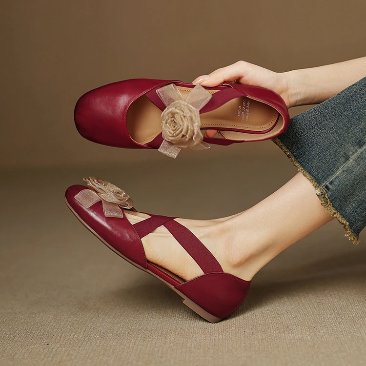 2025夏季新款时装凉鞋女圆头浅口包头包头凉鞋红色花朵平底复古