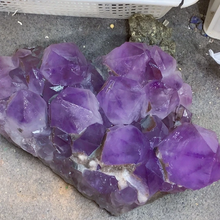 莫***呀未镶嵌大型摆件（非配饰）水晶