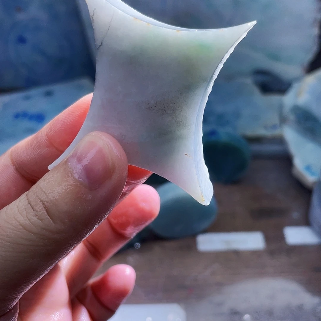 翡翠未镶嵌颈饰毛料16