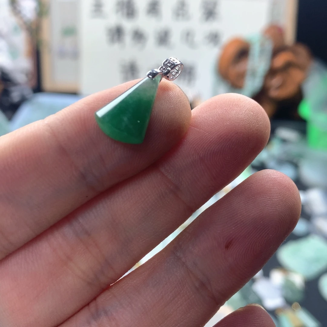 颈饰银S925镶嵌翡翠