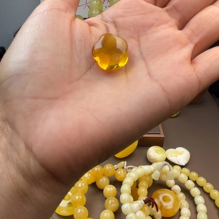 琥珀未镶嵌颈饰蜜蜡