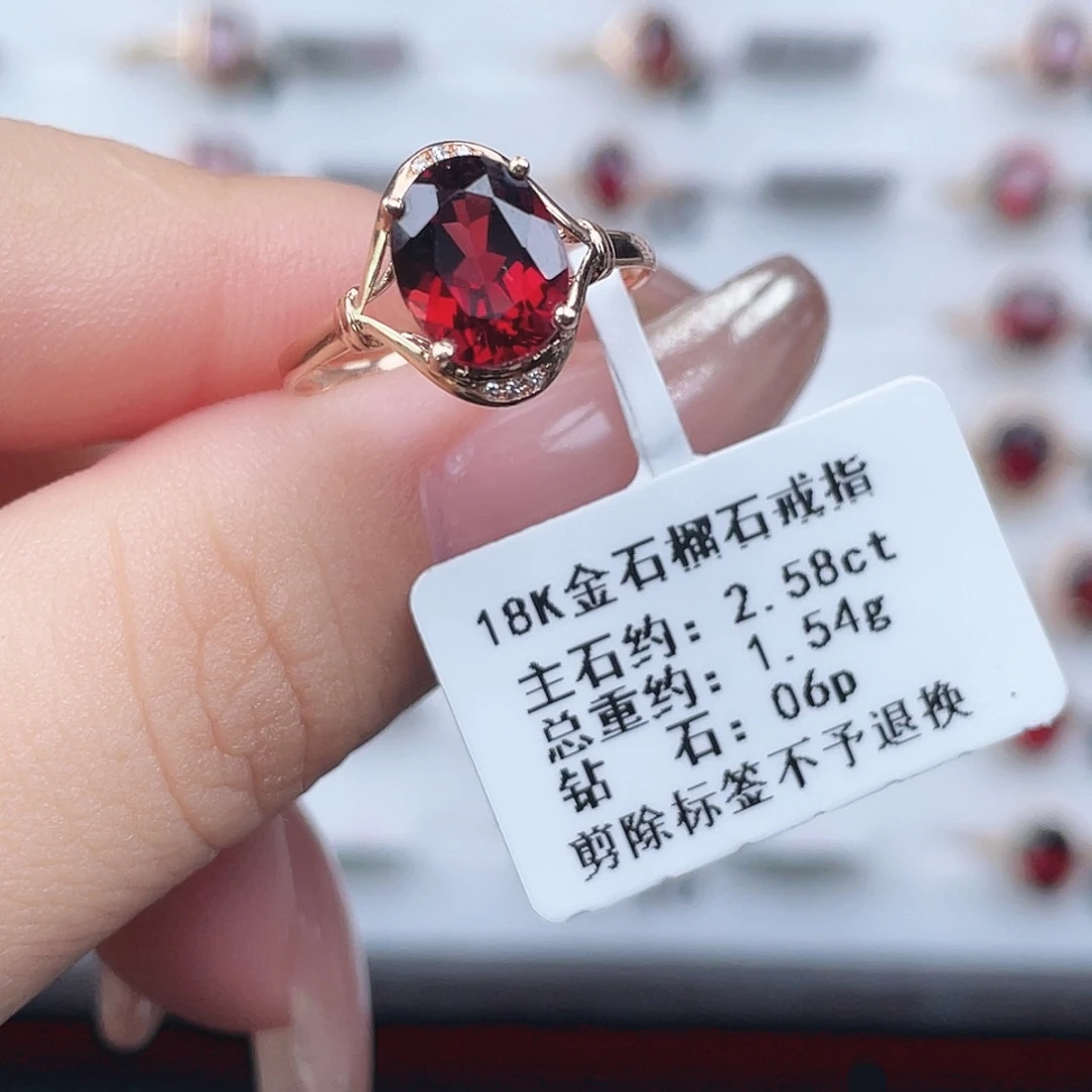 18K金镶嵌戒指石榴石