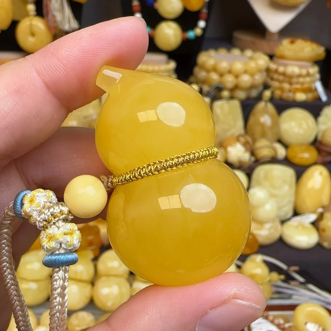 琥珀未镶嵌套链天然俄料鸡油黄蜜蜡葫芦吊坠
