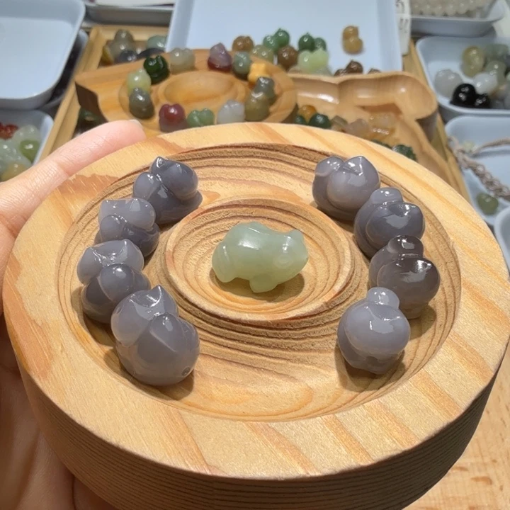 小***珑和田玉未镶嵌珠宝半成品