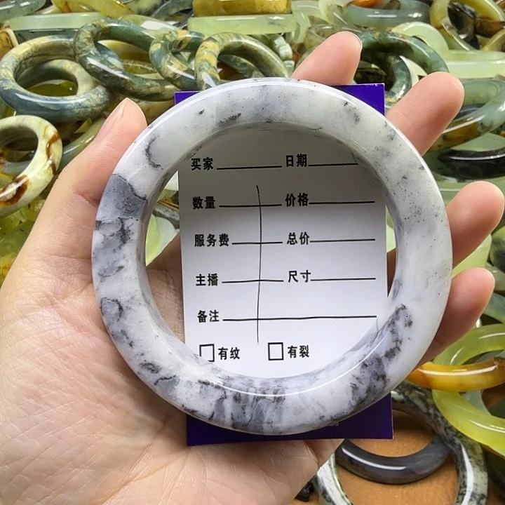 猪****蛇纹石玉未镶嵌岫玉蛇纹石手镯