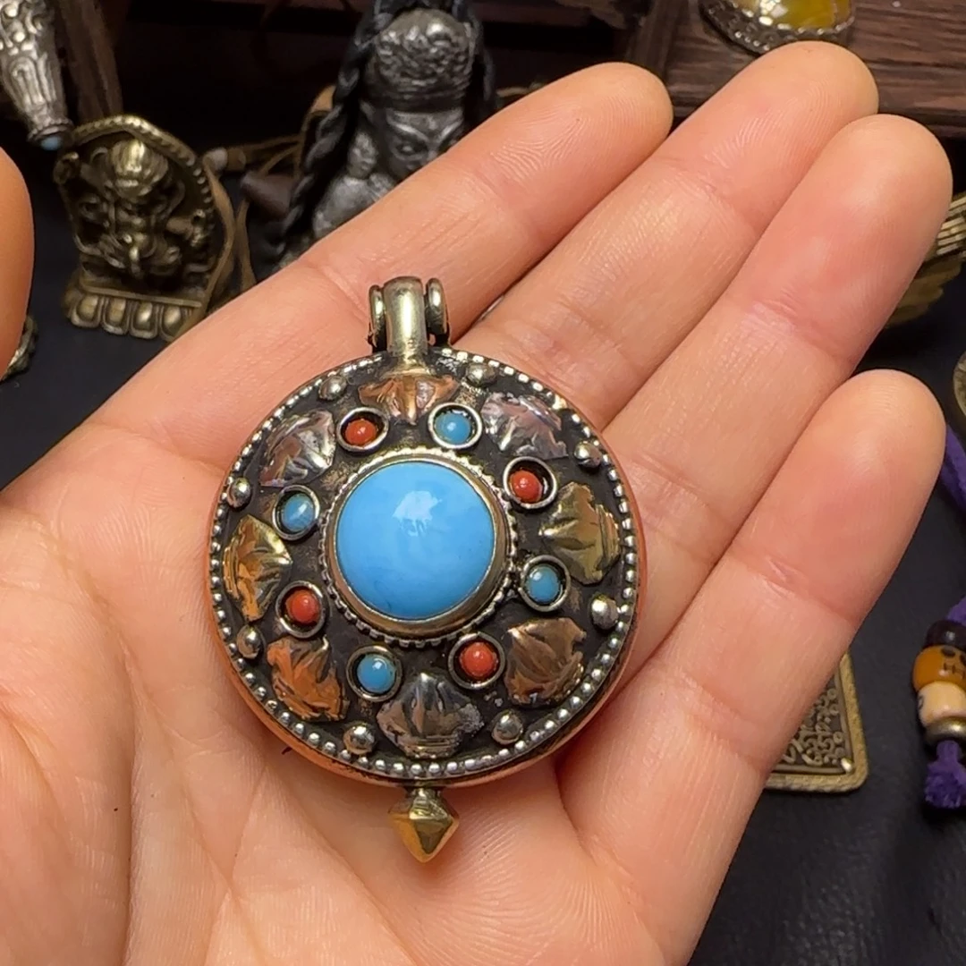 赵***镜泥塑……藏传牌。藏传牌子