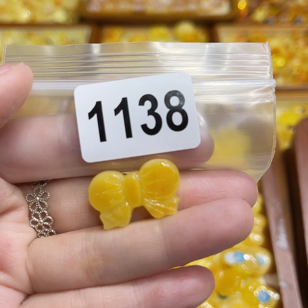 琥珀未镶嵌颈饰蜜蜡