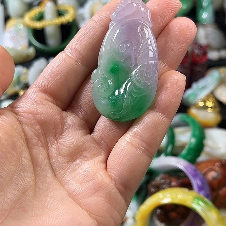 翡翠未镶嵌颈饰翡翠未镶嵌颈饰