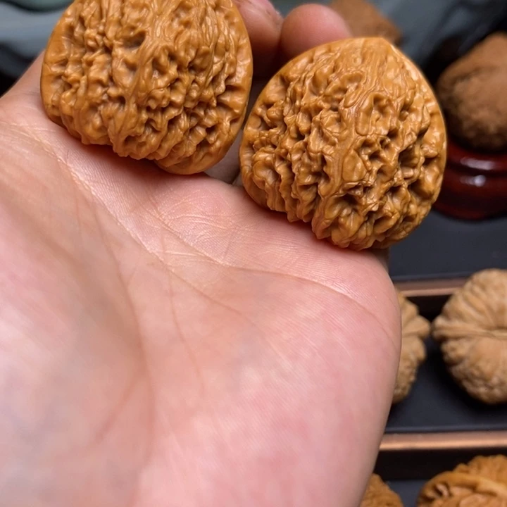 把件文玩核桃芥*南疆石