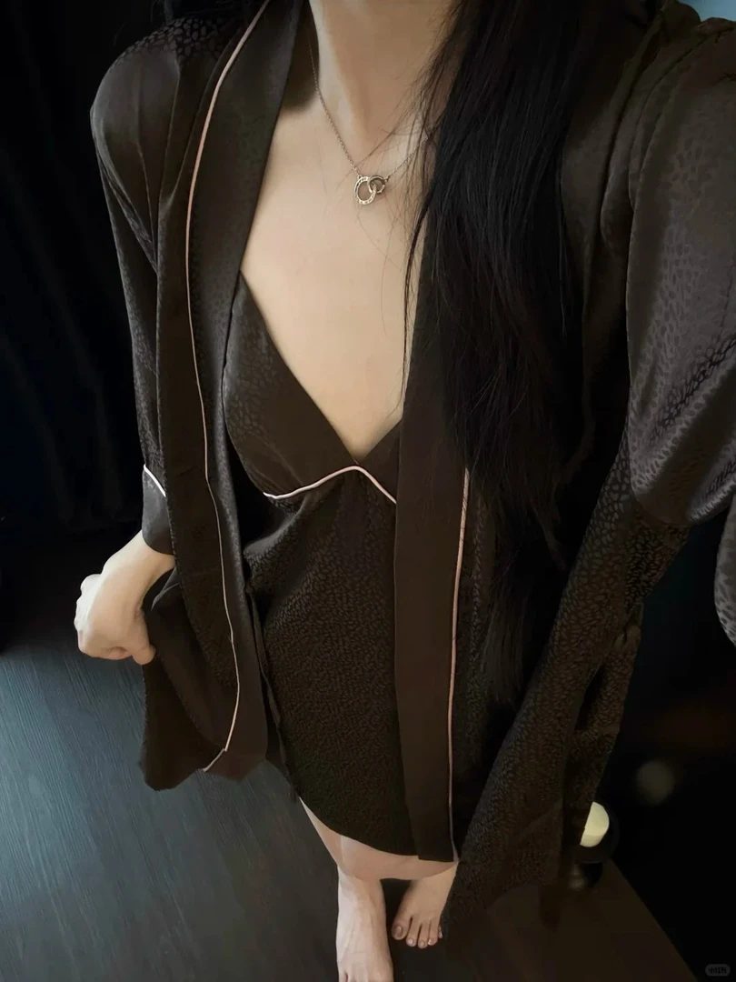 冰丝睡衣三件套女士高级感缎面吊带春秋季长袖睡袍女家居服可外穿