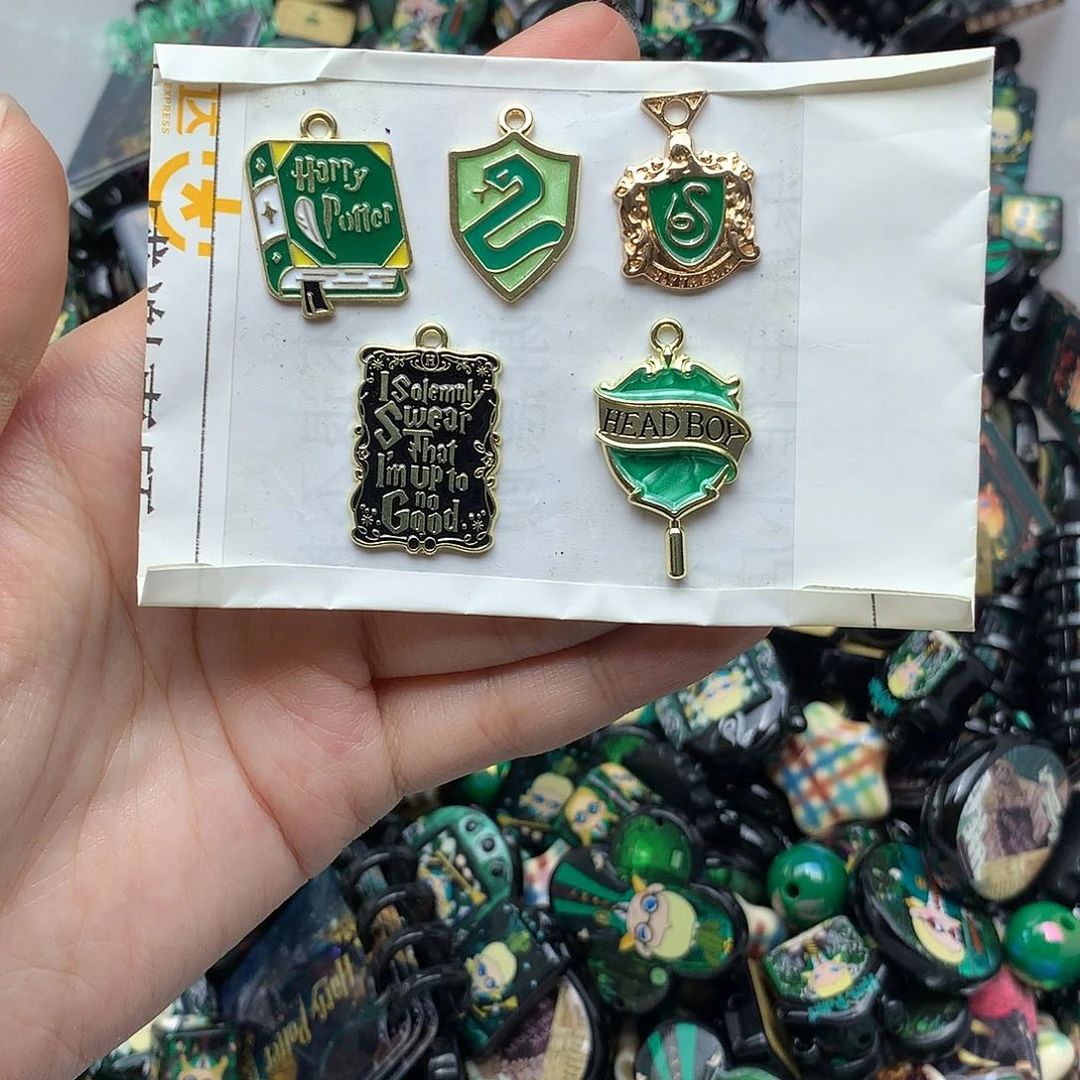 一套五个 随单飞 哈利波特合金徽章