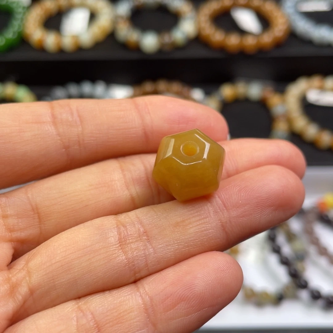 未镶嵌手链和田玉微*