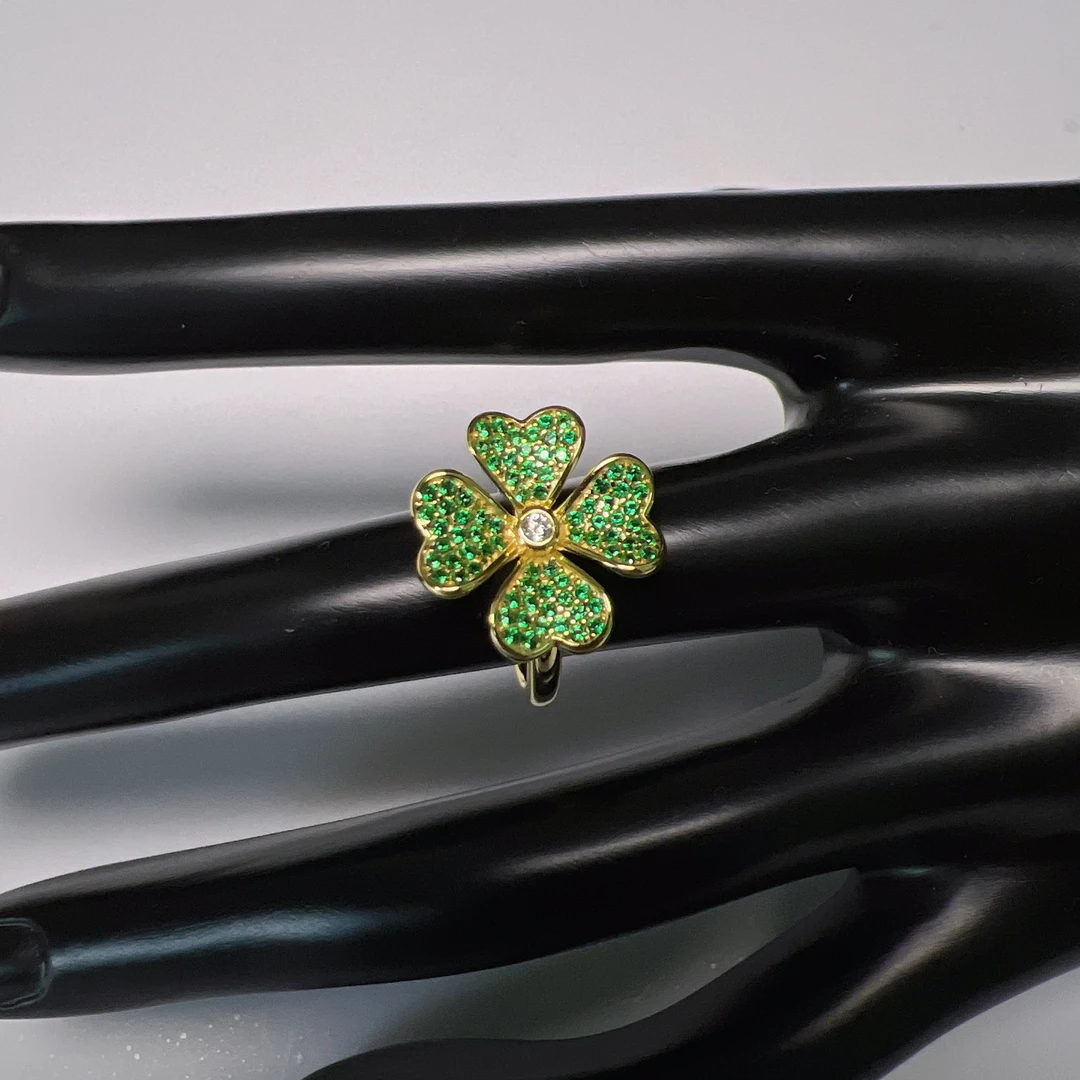 925银合成锆石戒指 WBLH乌巴拉花 气质精致百搭四叶草戒指