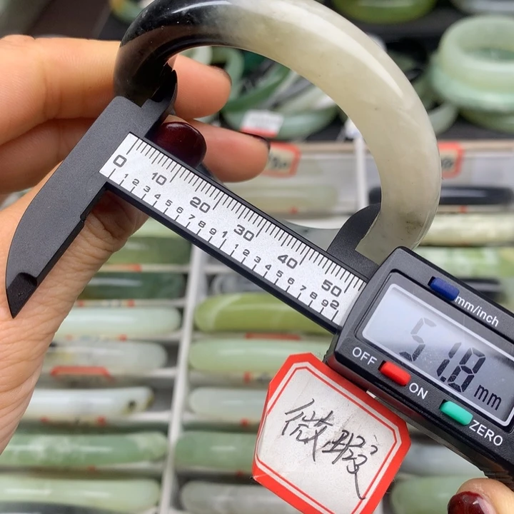 蛇纹石玉未镶嵌手镯995