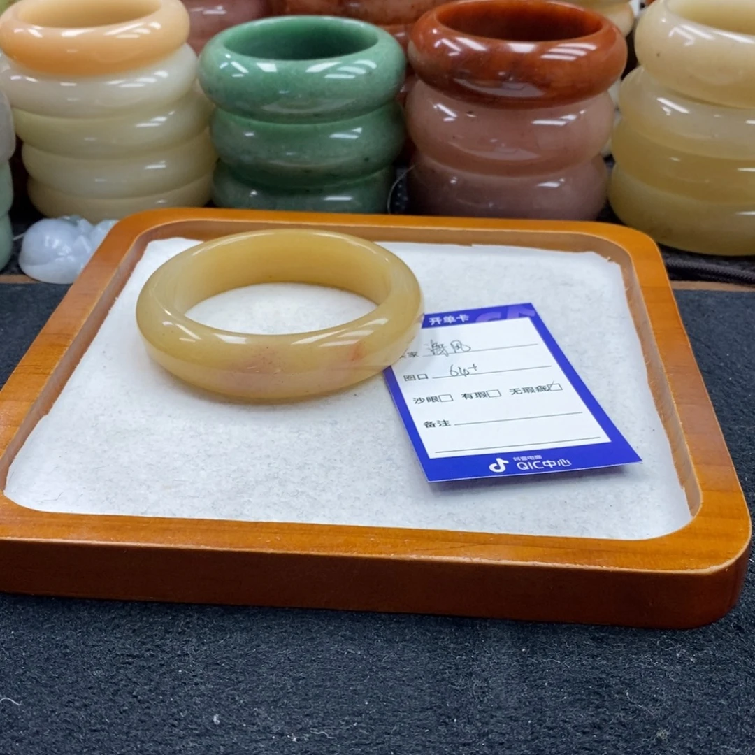 海***风石英质玉未镶嵌手镯