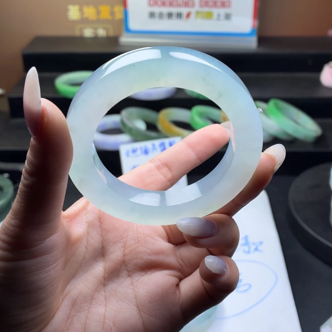沙***儿定制翡翠未镶嵌翡翠手镯