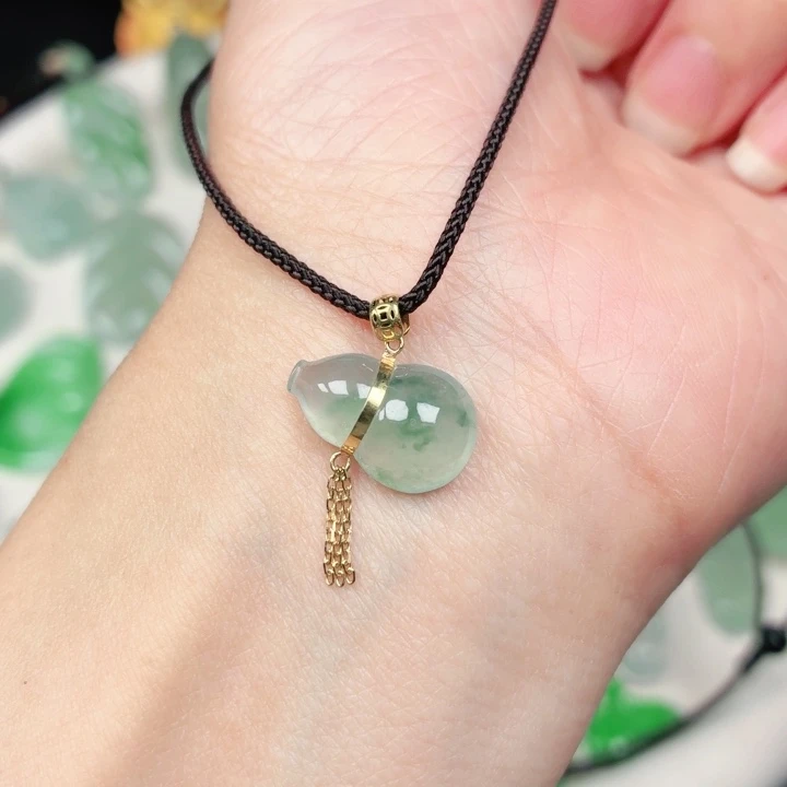 颈饰18K金镶嵌翡翠缅甸天然A货翡翠