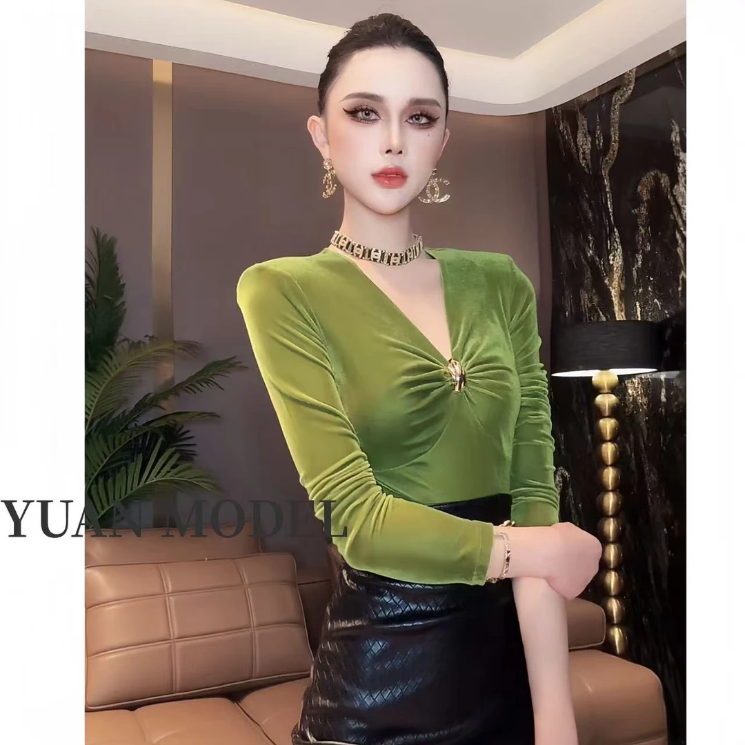 YUAN MODEL/媛老板-时装V领金扣丝绒长袖T恤打底衫上衣女装090314