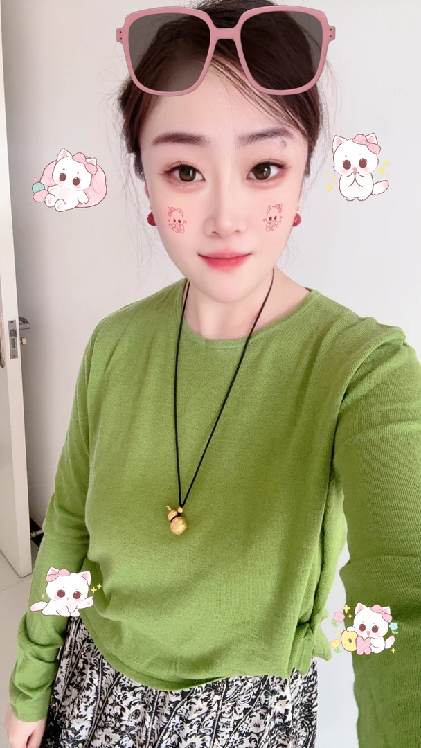 静儿家绿色针织上衣