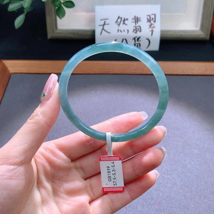 翡翠手镯未镶嵌天然翡翠手镯