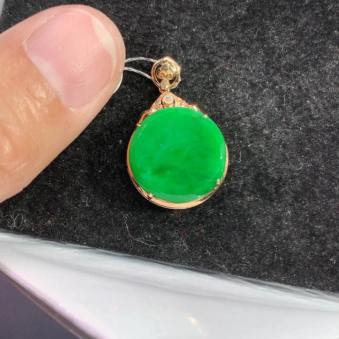 翡翠吊坠(赠链)18K金镶嵌雪**宝