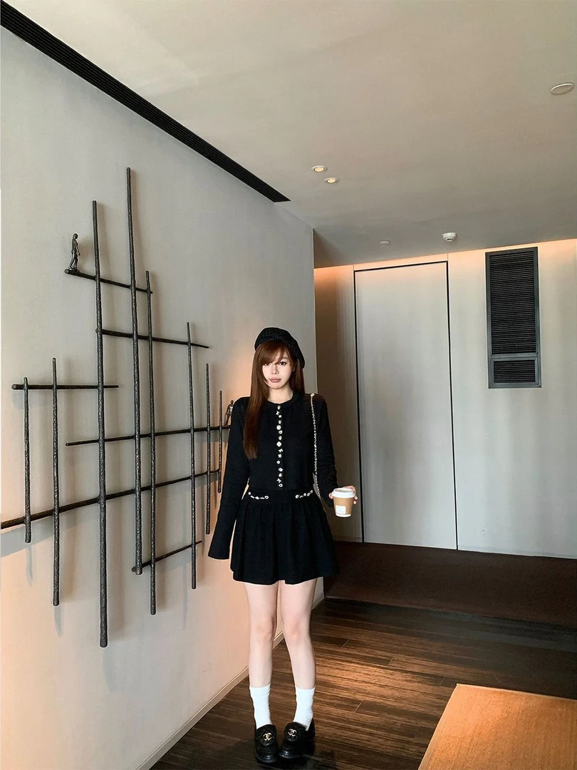 秋季新款两件套重工小香风毛衣连衣裙女黑时髦钉扣外搭针织外套女