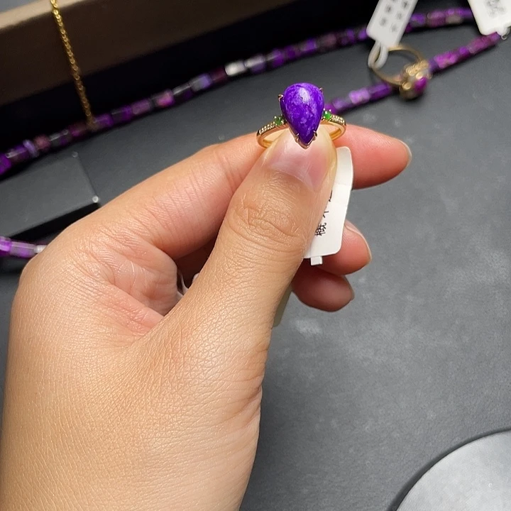 d***y苏纪石（舒俱来）18K金镶嵌戒指