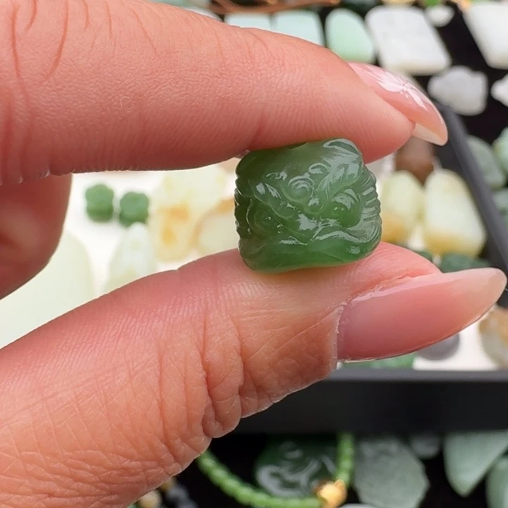*****和田玉未镶嵌颈饰荣浩