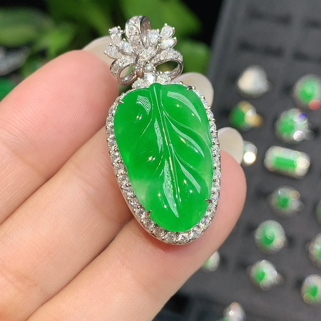 翡翠18K金镶嵌颈饰