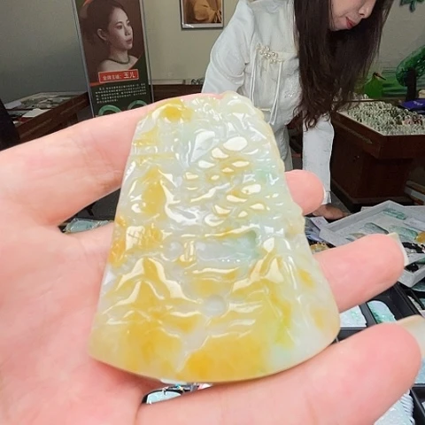 翡翠未镶嵌颈饰一