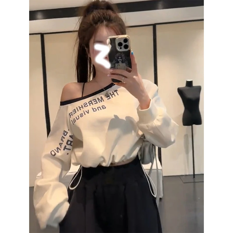 美式纯欲风辣妹字母印花斜肩套头卫衣女秋季新款减龄百搭短款上衣