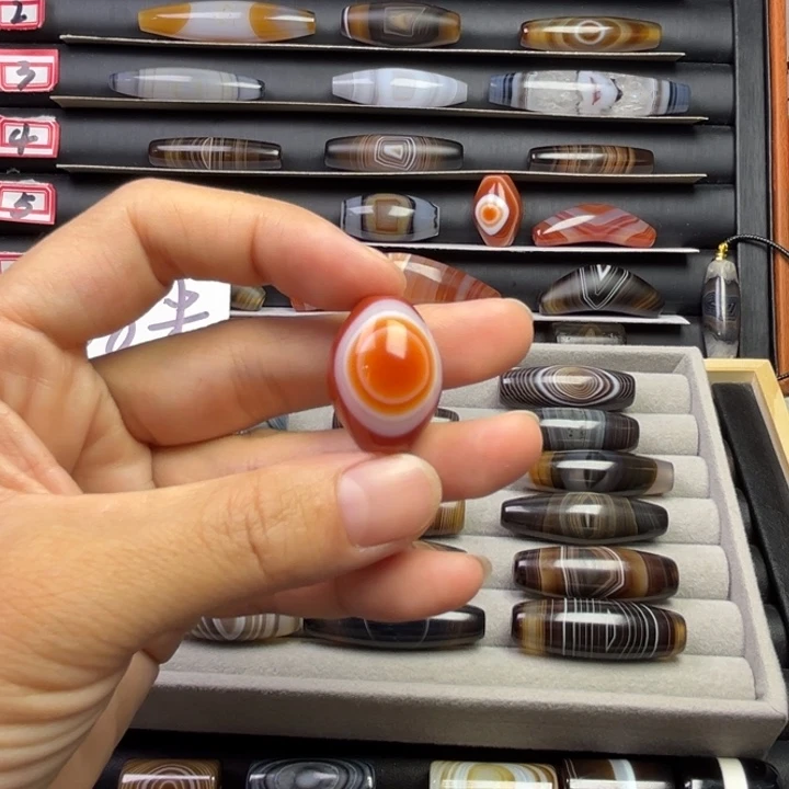 魏***期玛瑙/玉髓未镶嵌颈饰