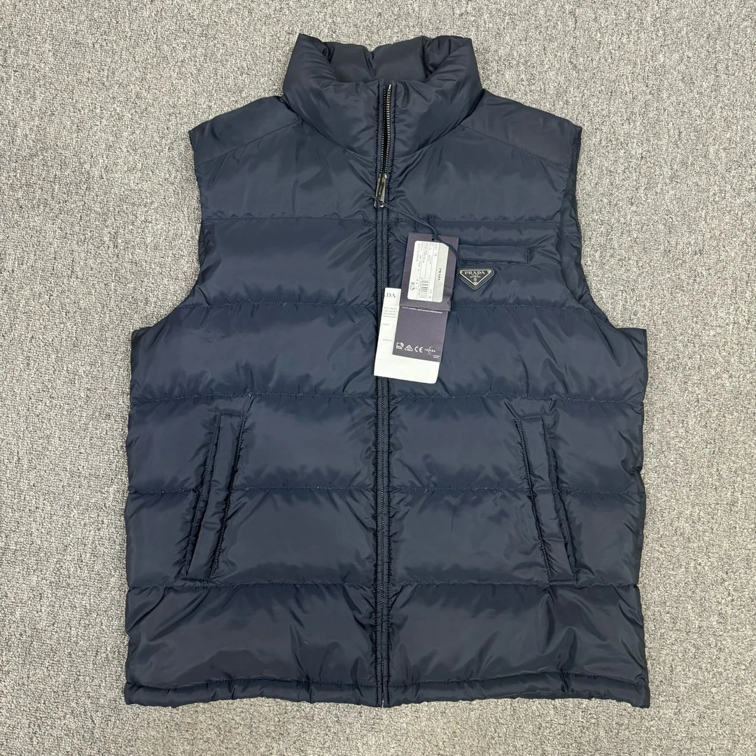 全新未使用 Prada/普拉达 11214045 藏蓝色羽绒背心马甲 带吊58码