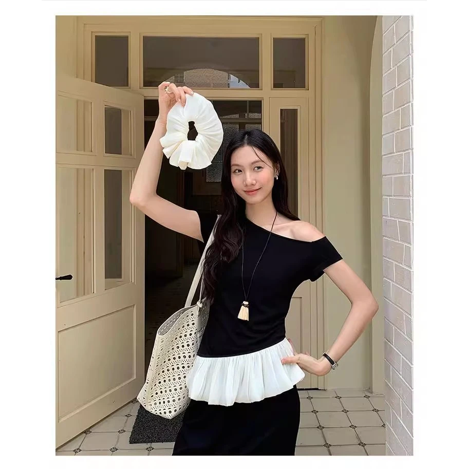 大码黑色短袖斜肩T恤女夏新款高级感拼接撞色荷叶花边一字肩上衣
