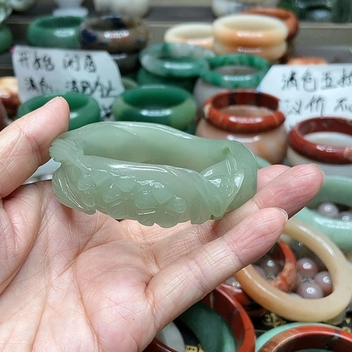 石英质玉手镯未镶嵌好**芦