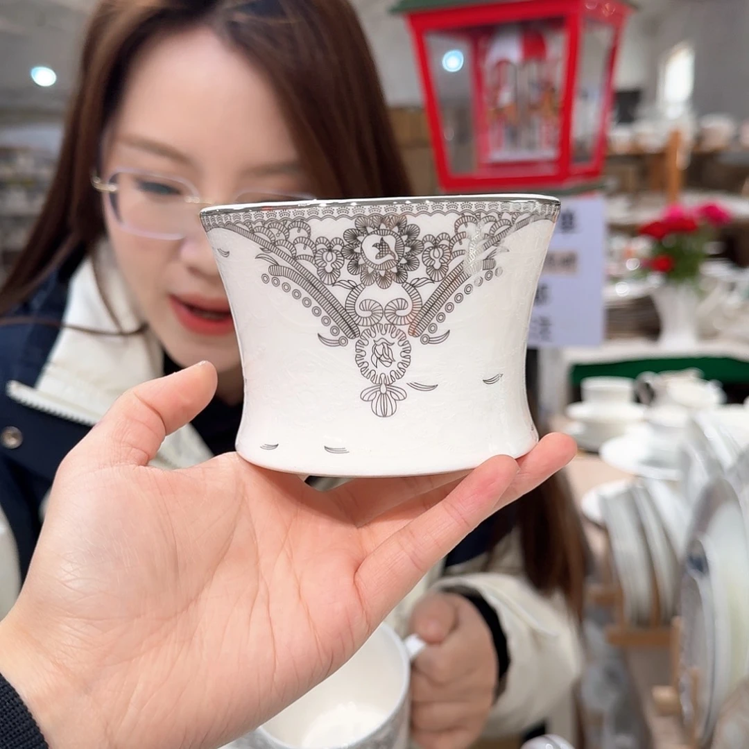 瓷F****?无盖糖罐一个瑕疵品！！