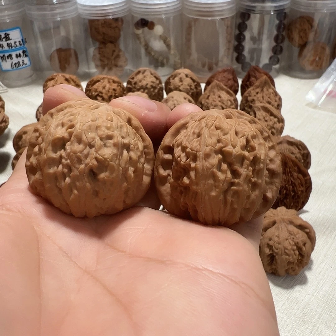 29号文玩核桃37尺白狮子