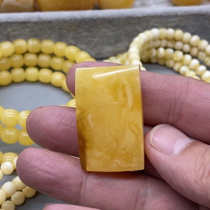 琥珀未镶嵌裸石牌子