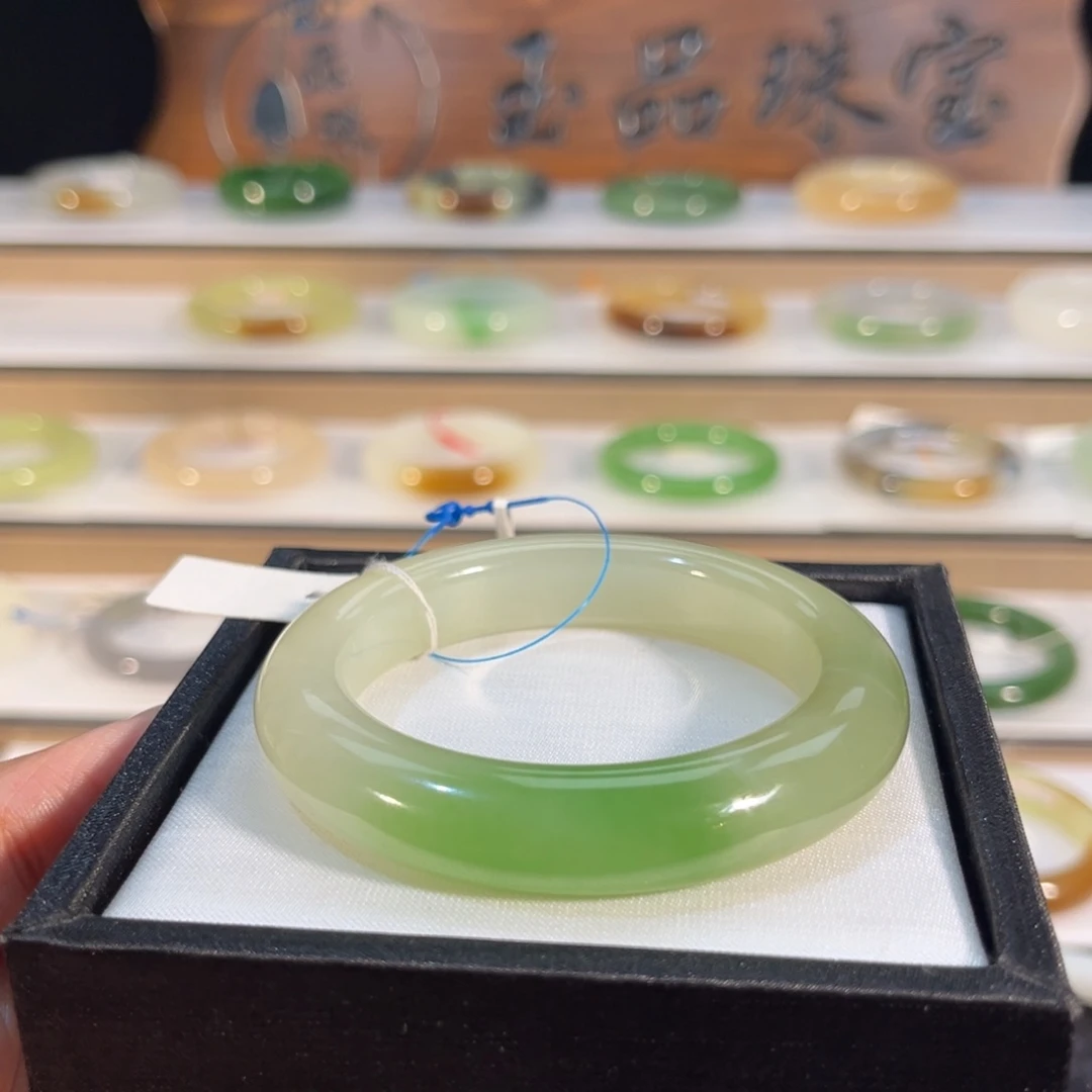 和田玉未镶嵌手镯  「冰翠」