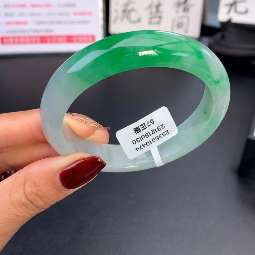翡翠未镶嵌手镯糯冰辣绿手镯
