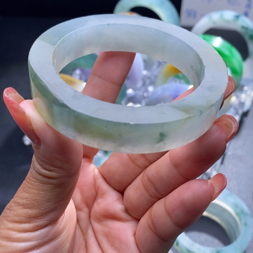 定制翡翠未镶嵌翡翠手镯
