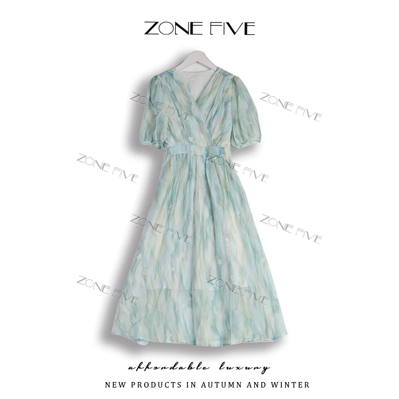 【zonefive】烟雨蓝连衣裙晕染女夏新款V领短袖撞色优雅显白高级感