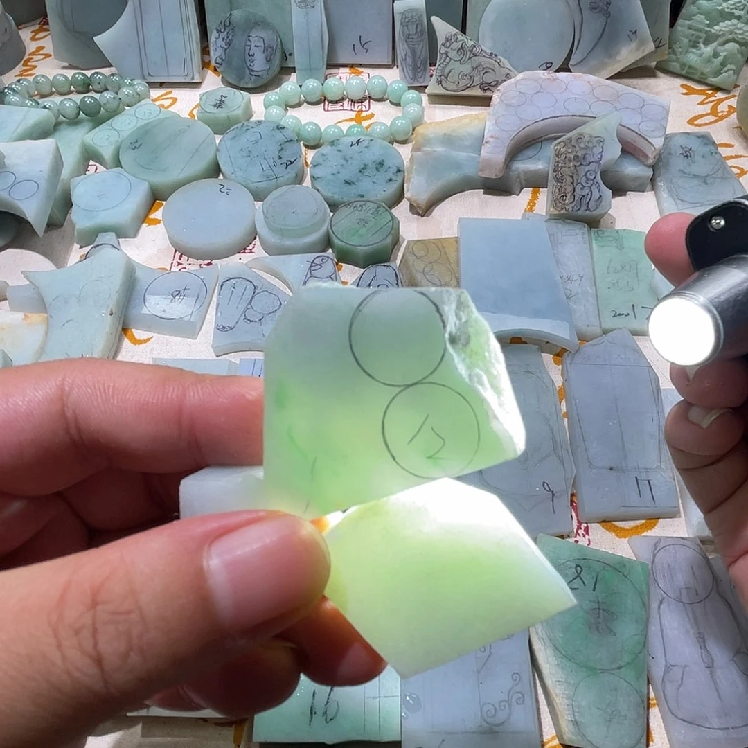 翡翠未镶嵌颈饰天然缅甸A货翡翠毛料