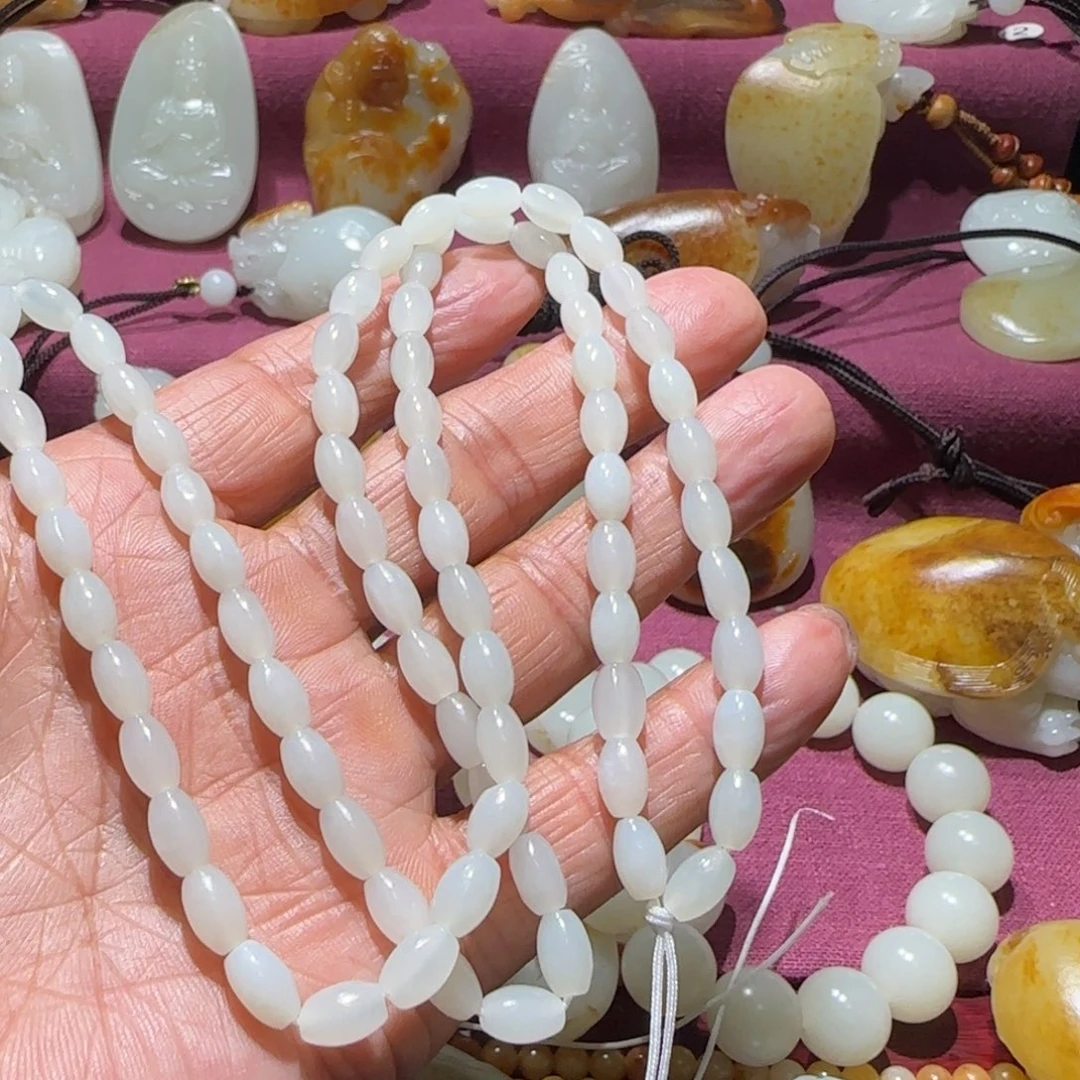 和田玉颈饰未镶嵌