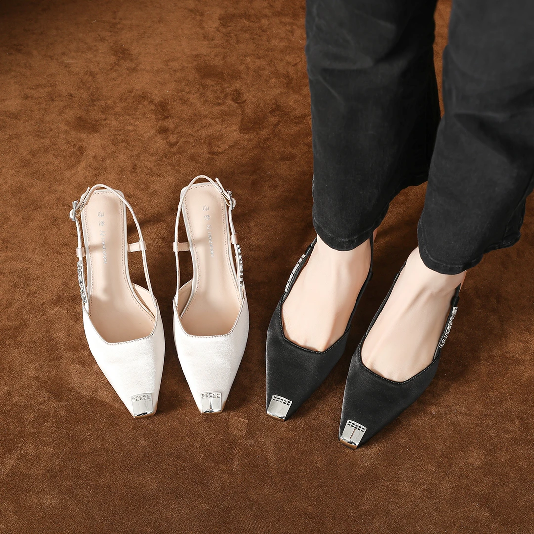 2025年新款金属铁头缎面水钻包头鞋女春夏 高跟凉鞋女高级感细跟